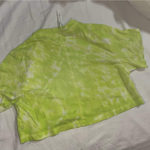 LULULEMON All Yours Cropped T-Shirt, Marmoleado Tie Dye Eccentric Lime
Size 4 - Picture 5 of 7